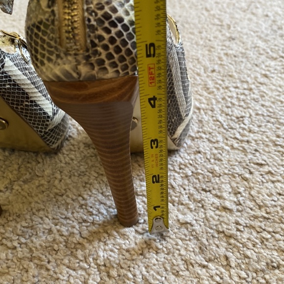 Bebe high heels never worn Size 5 M - Picture 3 of 6